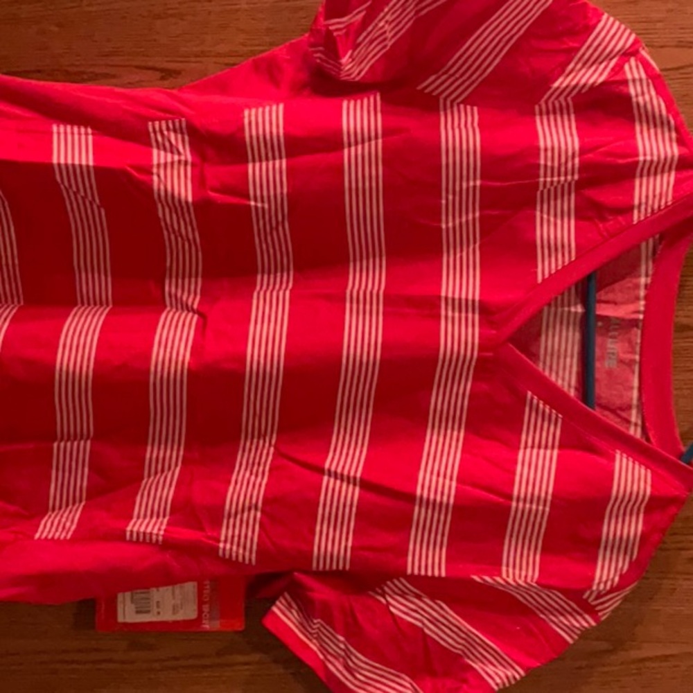 New with tags Allure Retro Sport scrub top Large by White Cross.
